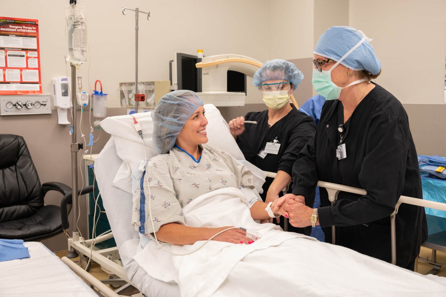 patient and her spine surgery team prepare for surgery
