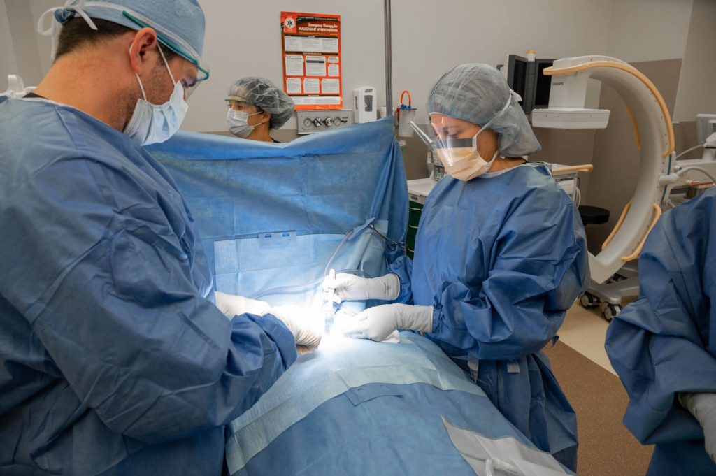 team of doctors perform spine surgery at a spine surgery center